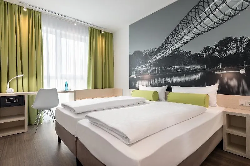 Hotel Super 8 by Wyndham Hamburg Mitte 3*,