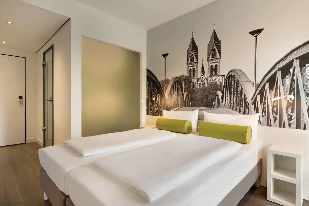 Hotel Super 8 by Wyndham Hamburg Mitte 3*,