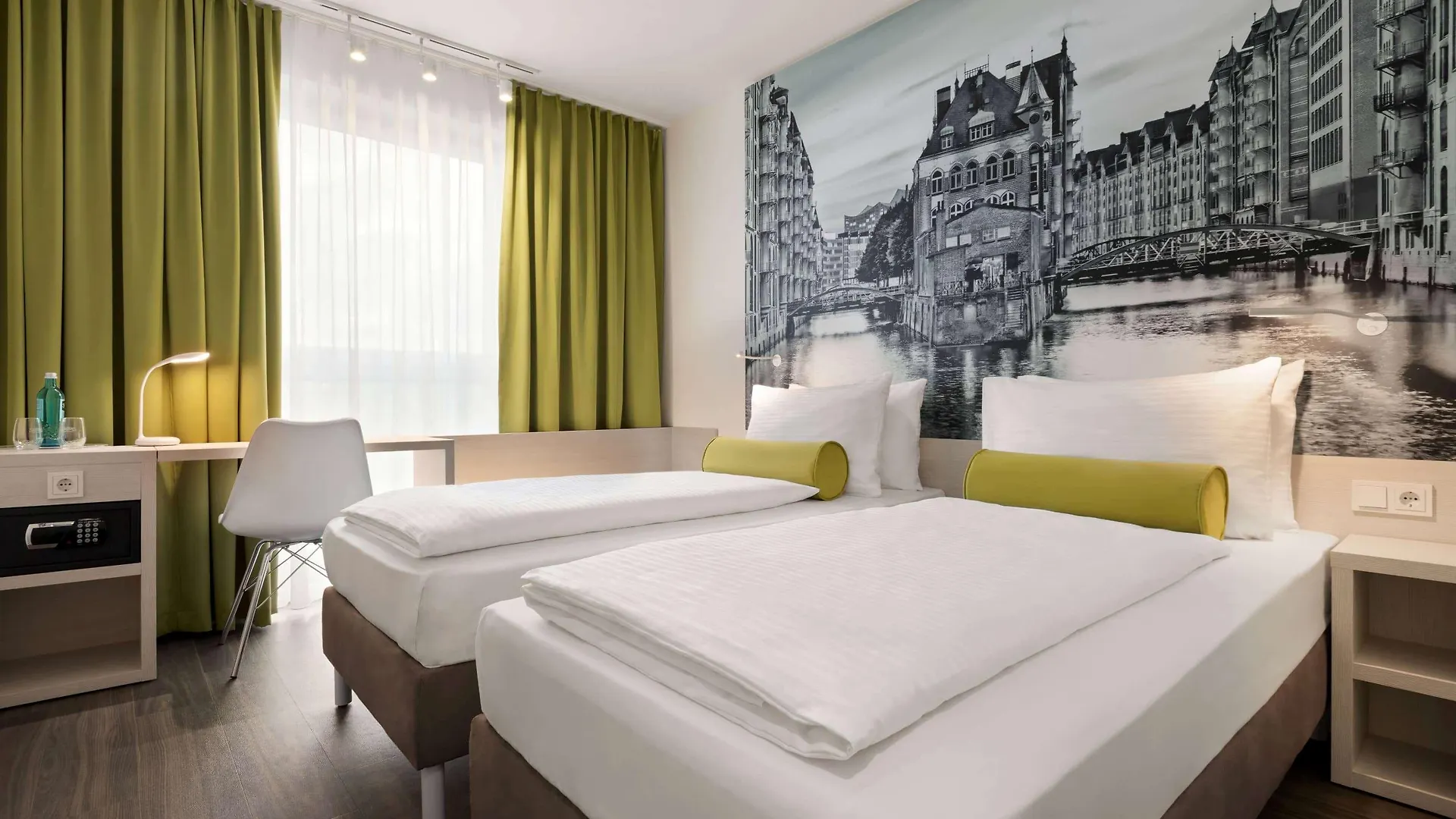 Super 8 By Wyndham Hamburg Mitte Hotel