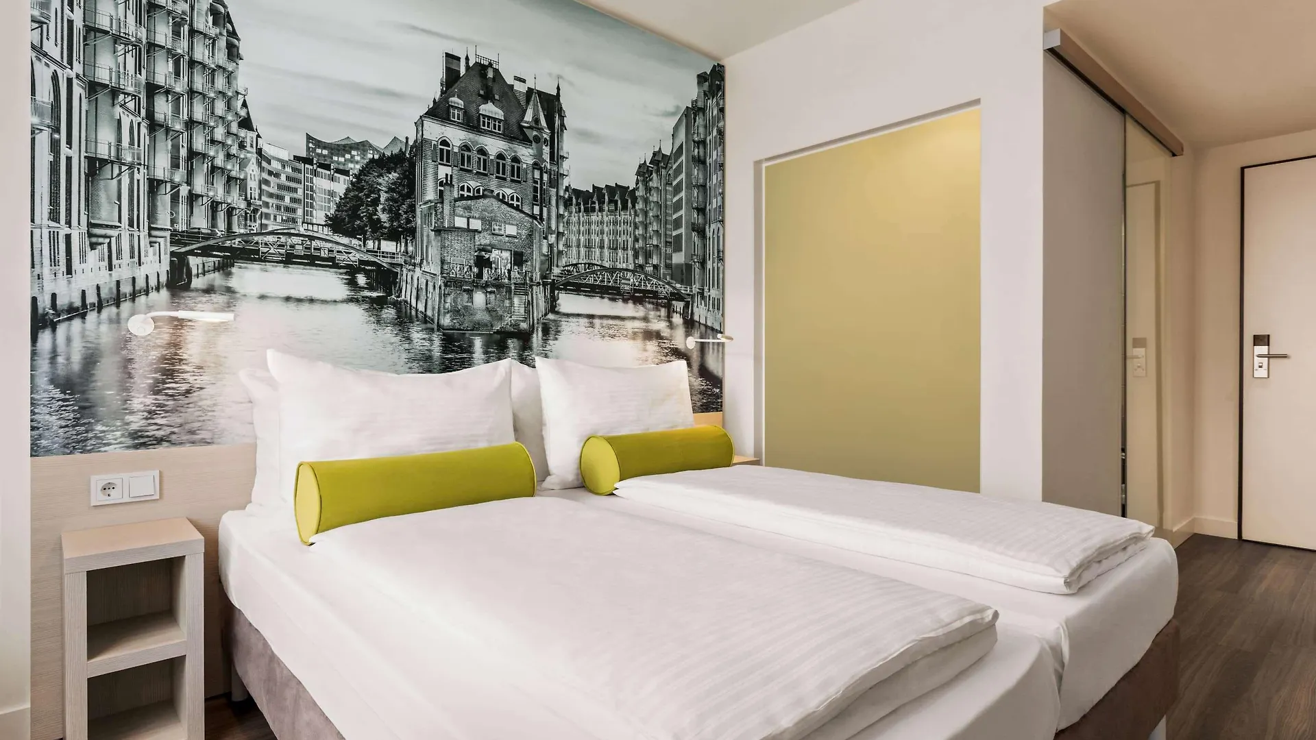 Hotel Super 8 By Wyndham Hamburg Mitte