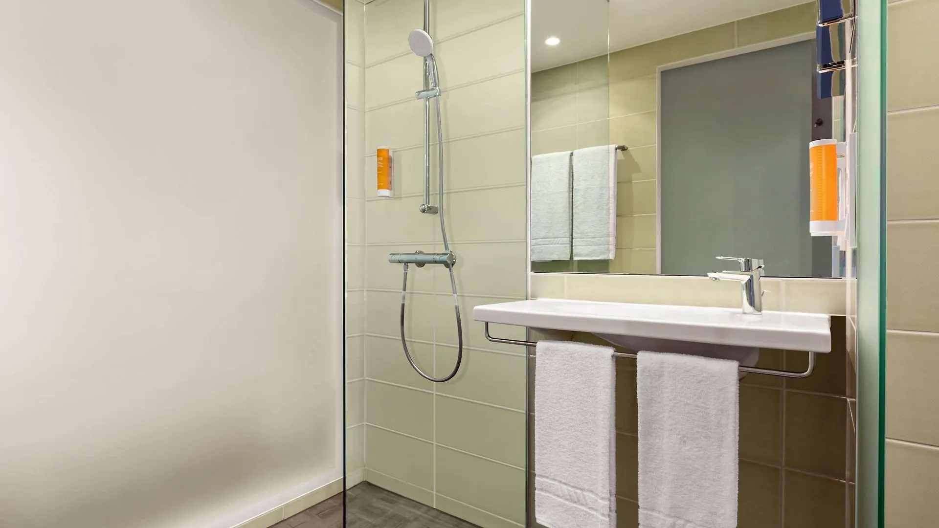 Super 8 By Wyndham Hamburg Mitte Hotel