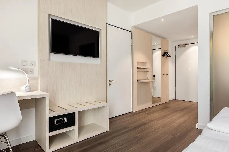 Hotel Super 8 By Wyndham Hamburg Mitte 3*,
